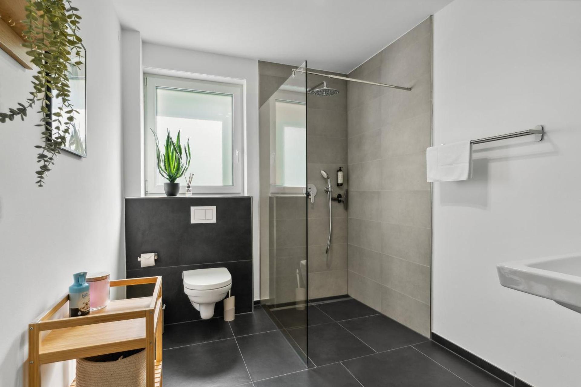 Zwei Apartments Fuer Bis Zu 8 Personen Zentral, Modern, Mit Terrasse & Balkon Bielefeld Bagian luar foto