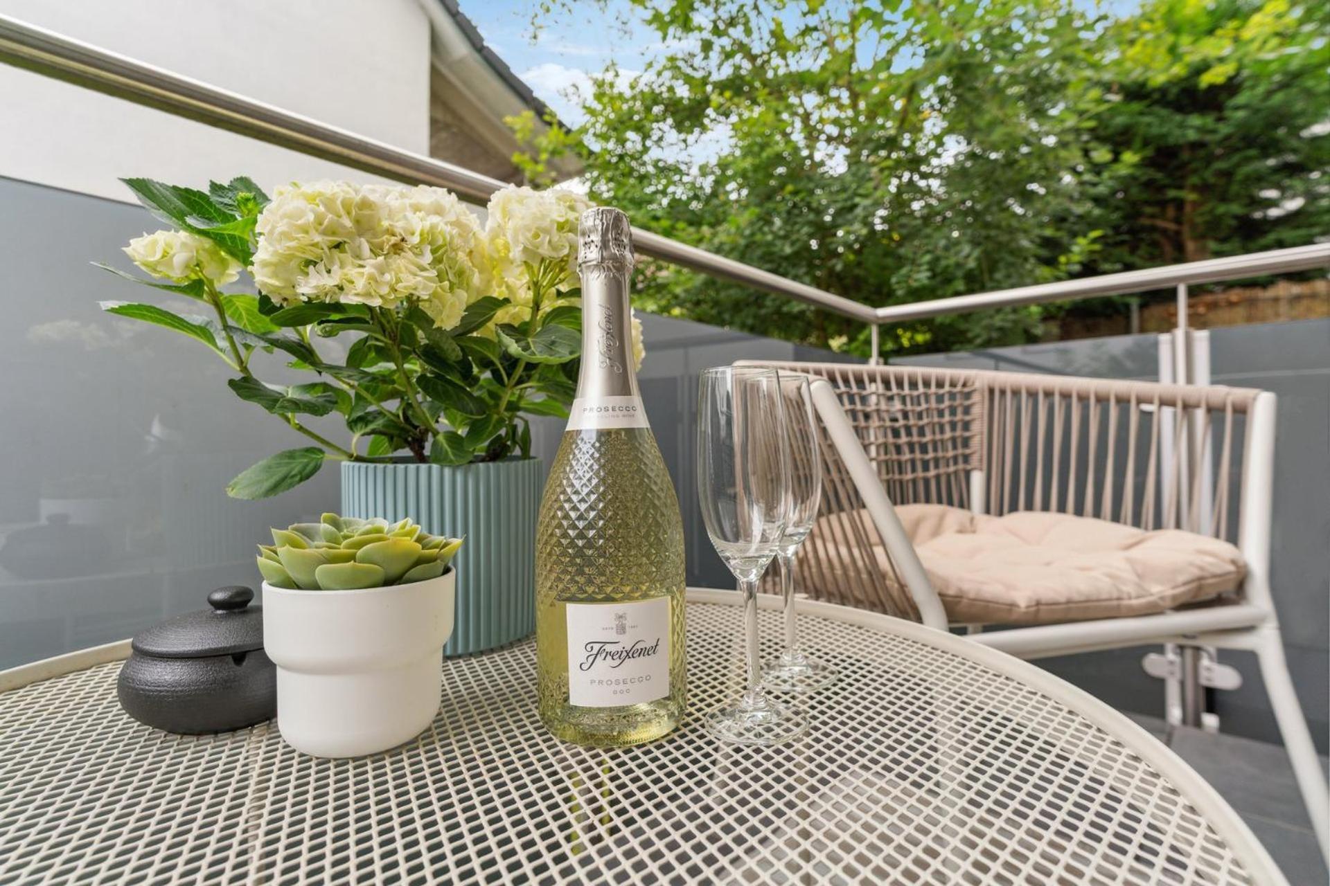 Zwei Apartments Fuer Bis Zu 8 Personen Zentral, Modern, Mit Terrasse & Balkon Bielefeld Bagian luar foto